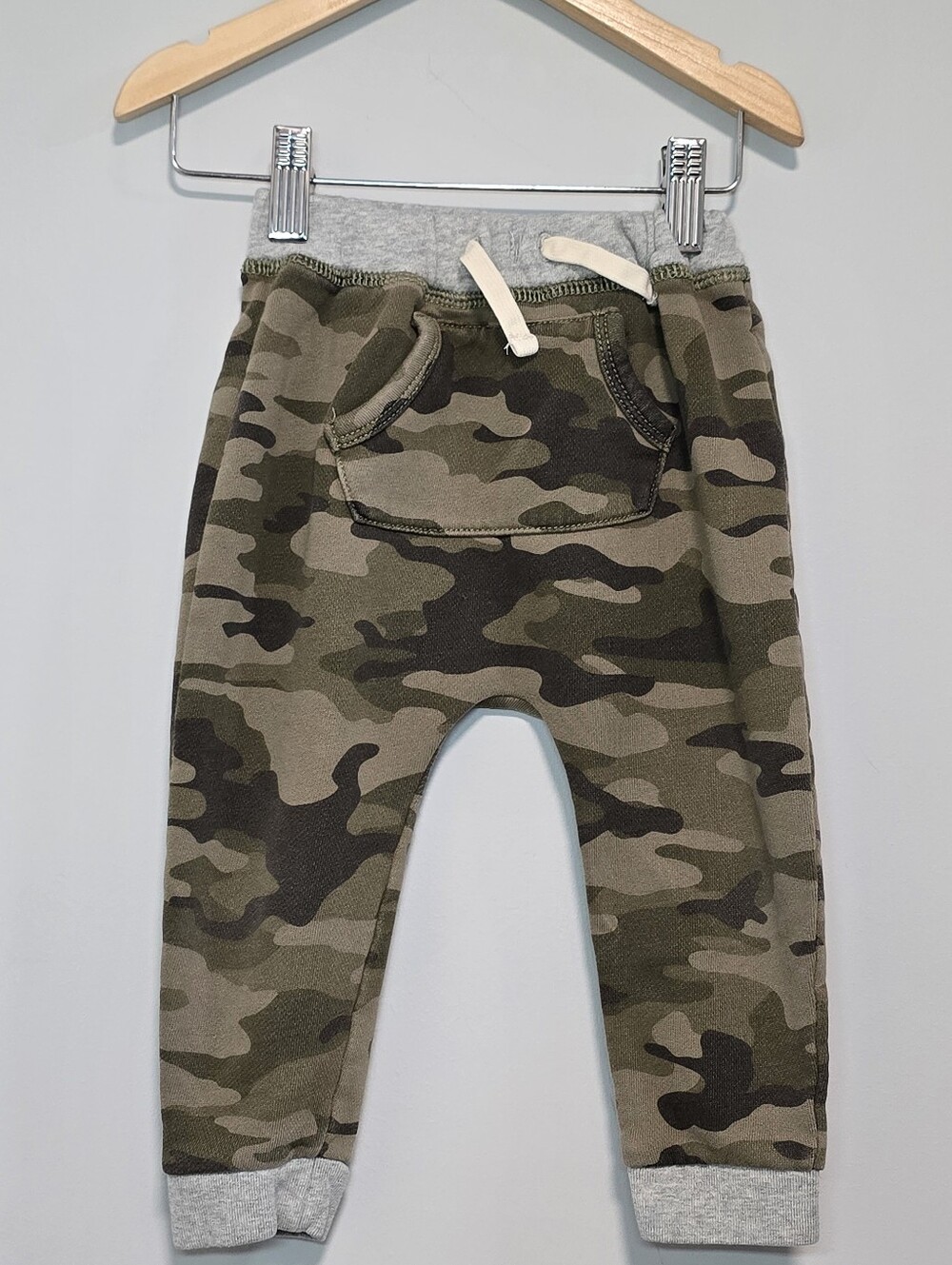 GAP Kids Camouflage Sweatpants in Olive & Khaki